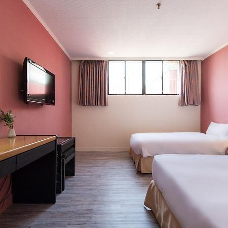 Back Home Hotel Chiayi Buitenkant foto