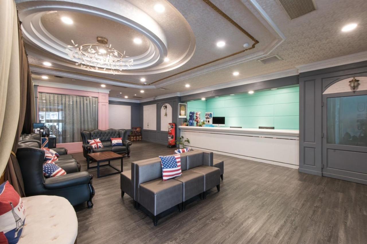 Back Home Hotel Chiayi Buitenkant foto