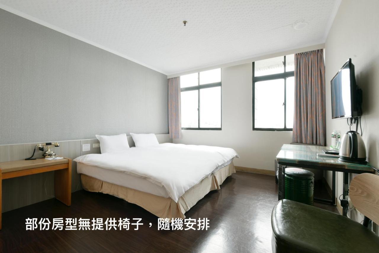 Back Home Hotel Chiayi Buitenkant foto