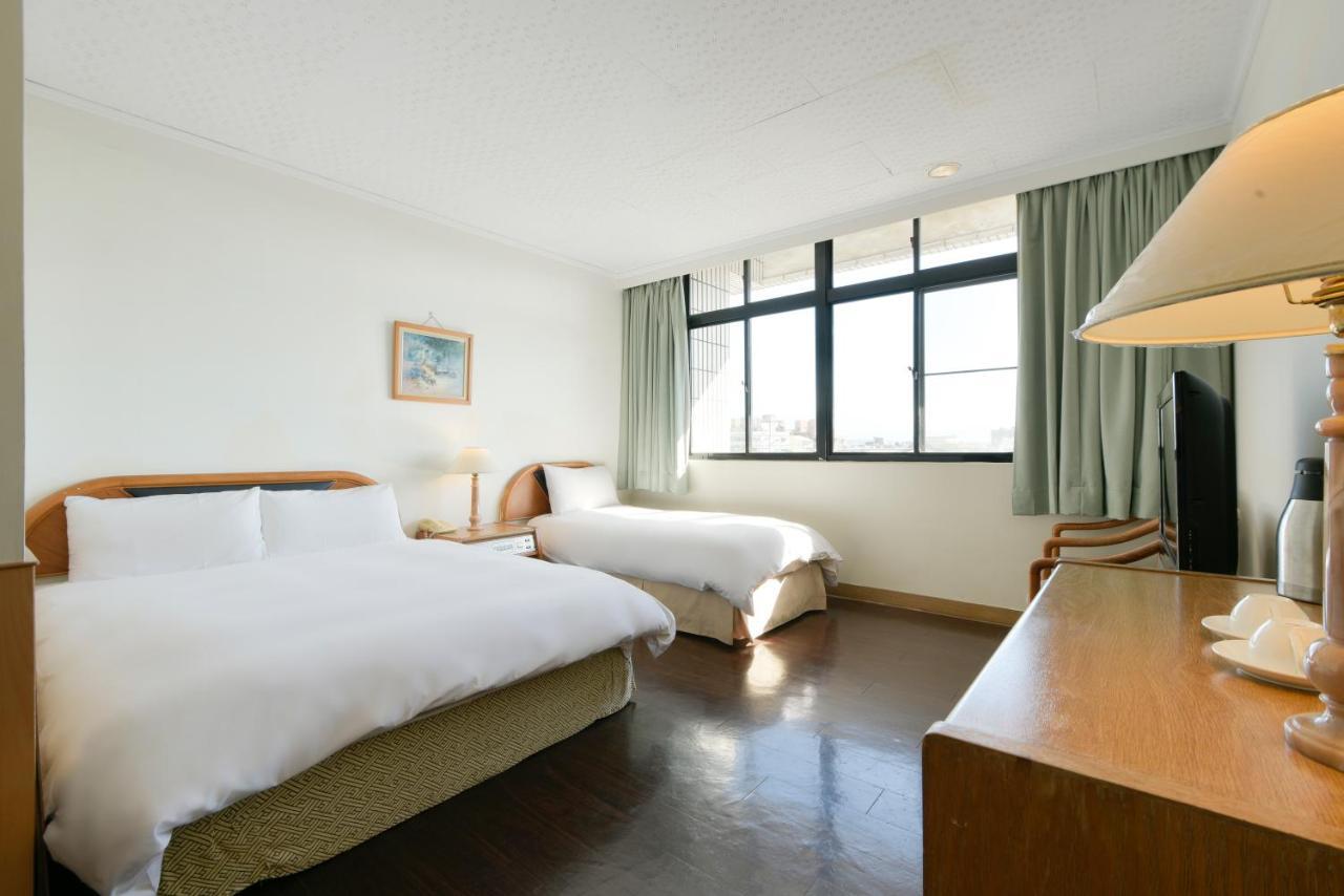 Back Home Hotel Chiayi Buitenkant foto