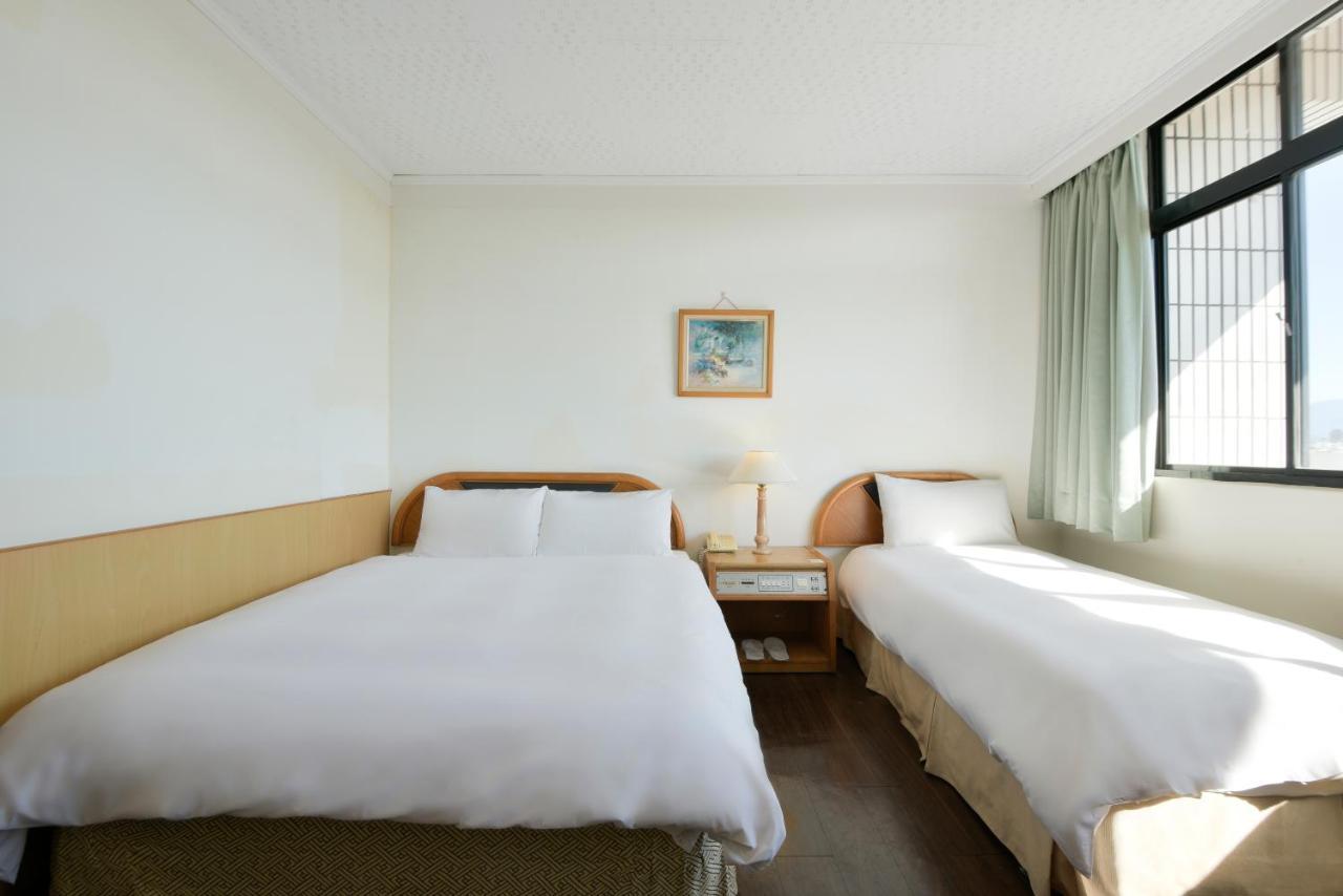 Back Home Hotel Chiayi Buitenkant foto