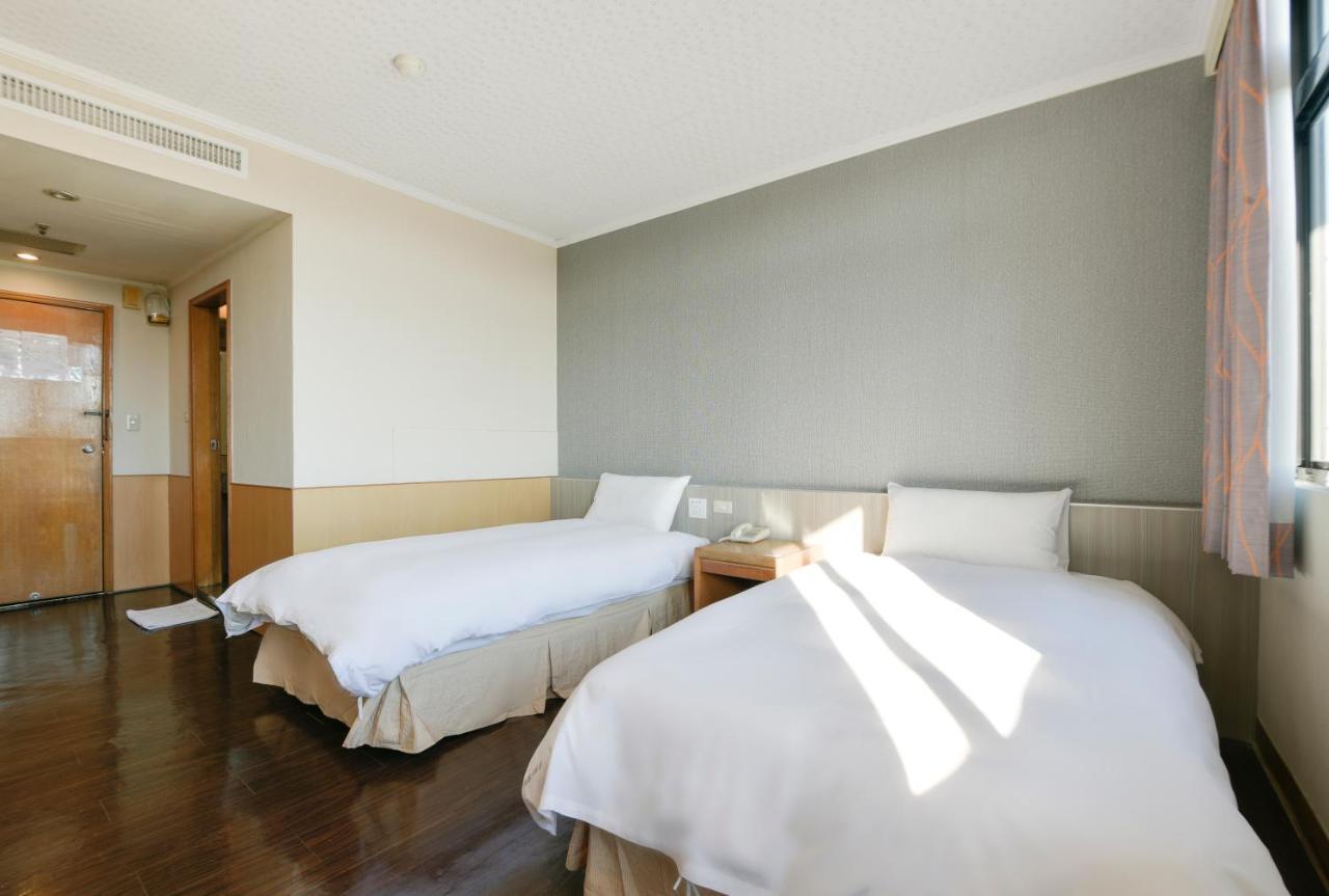 Back Home Hotel Chiayi Buitenkant foto
