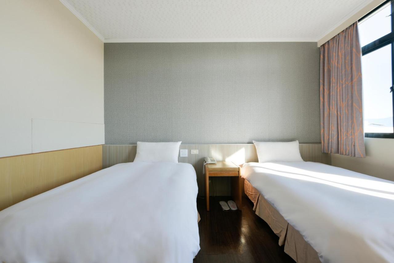 Back Home Hotel Chiayi Buitenkant foto
