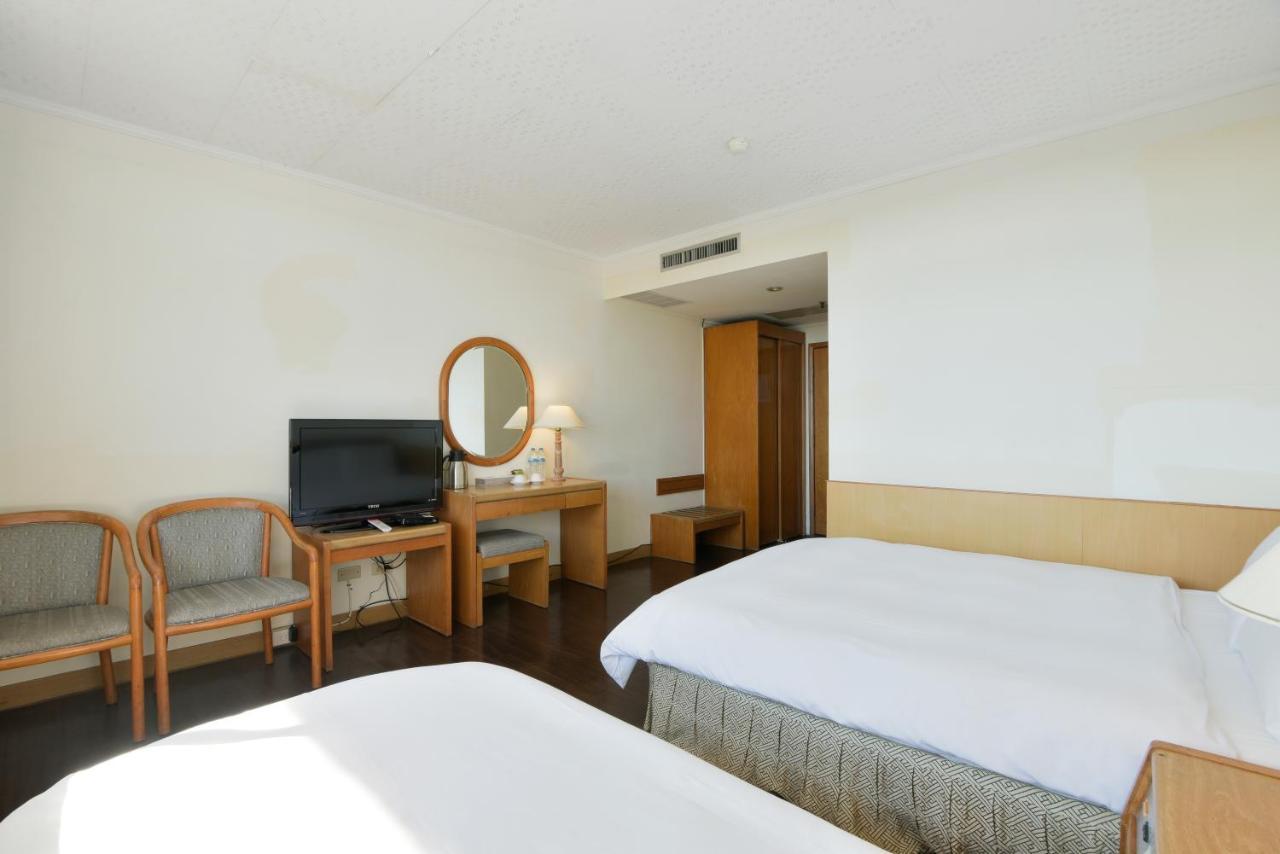 Back Home Hotel Chiayi Buitenkant foto
