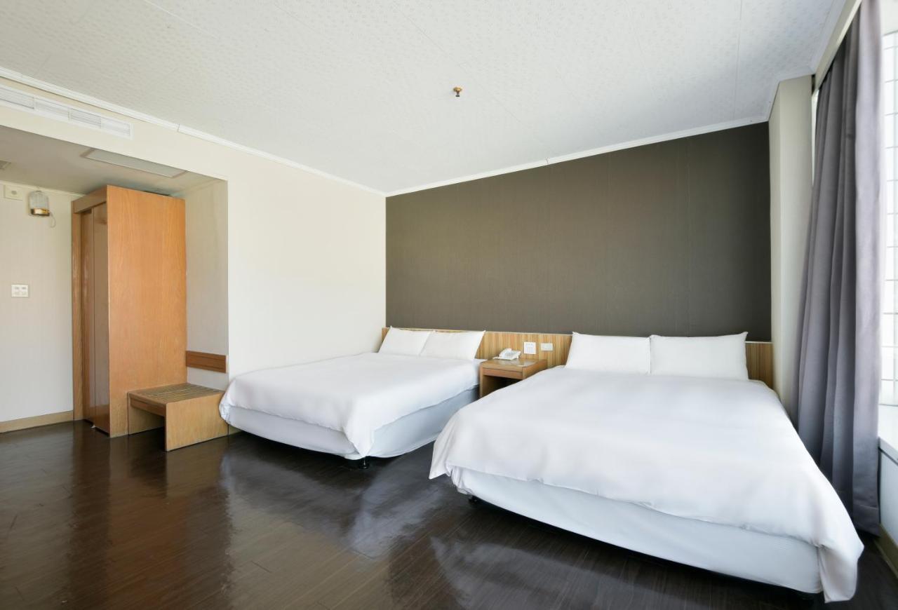 Back Home Hotel Chiayi Buitenkant foto