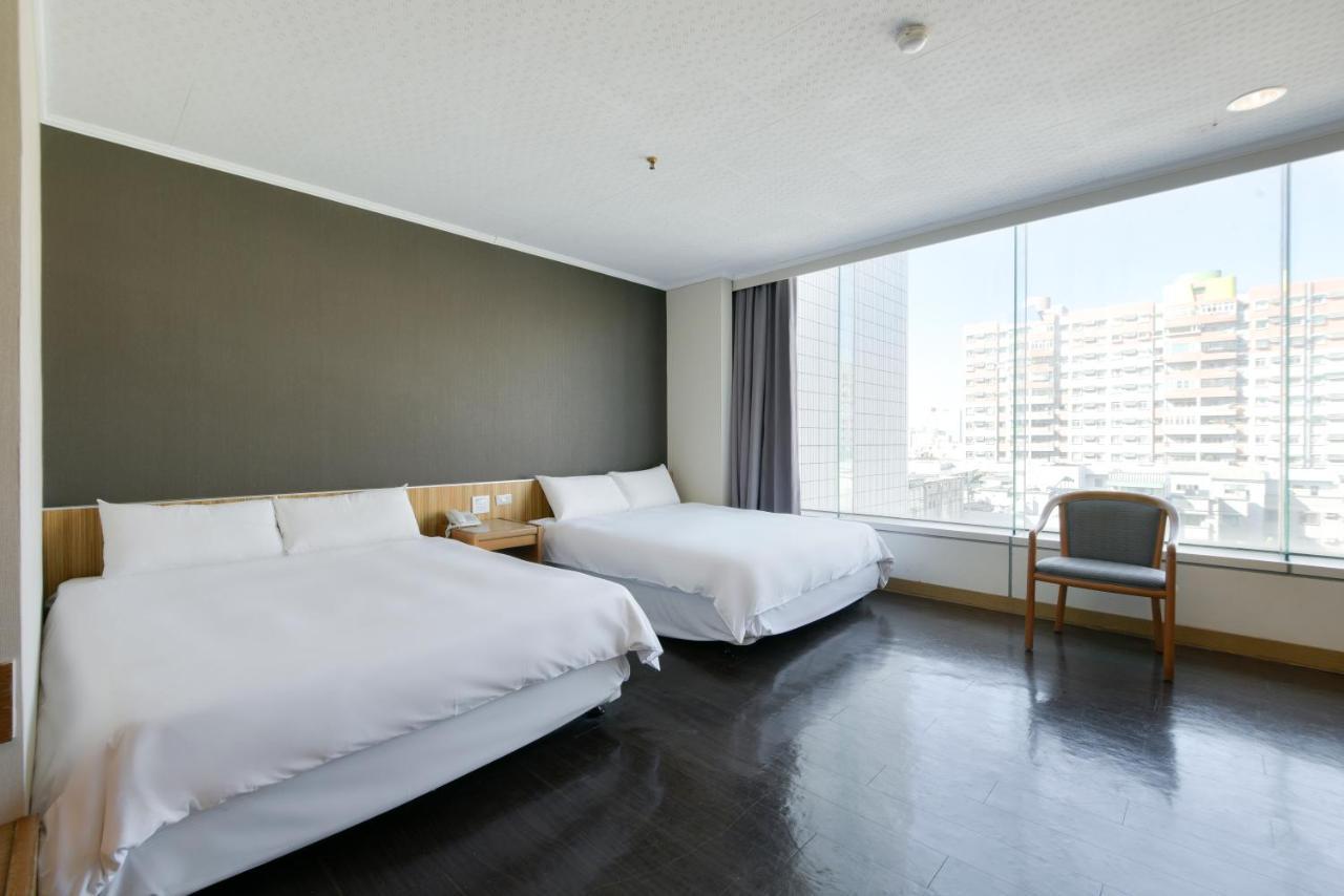 Back Home Hotel Chiayi Buitenkant foto