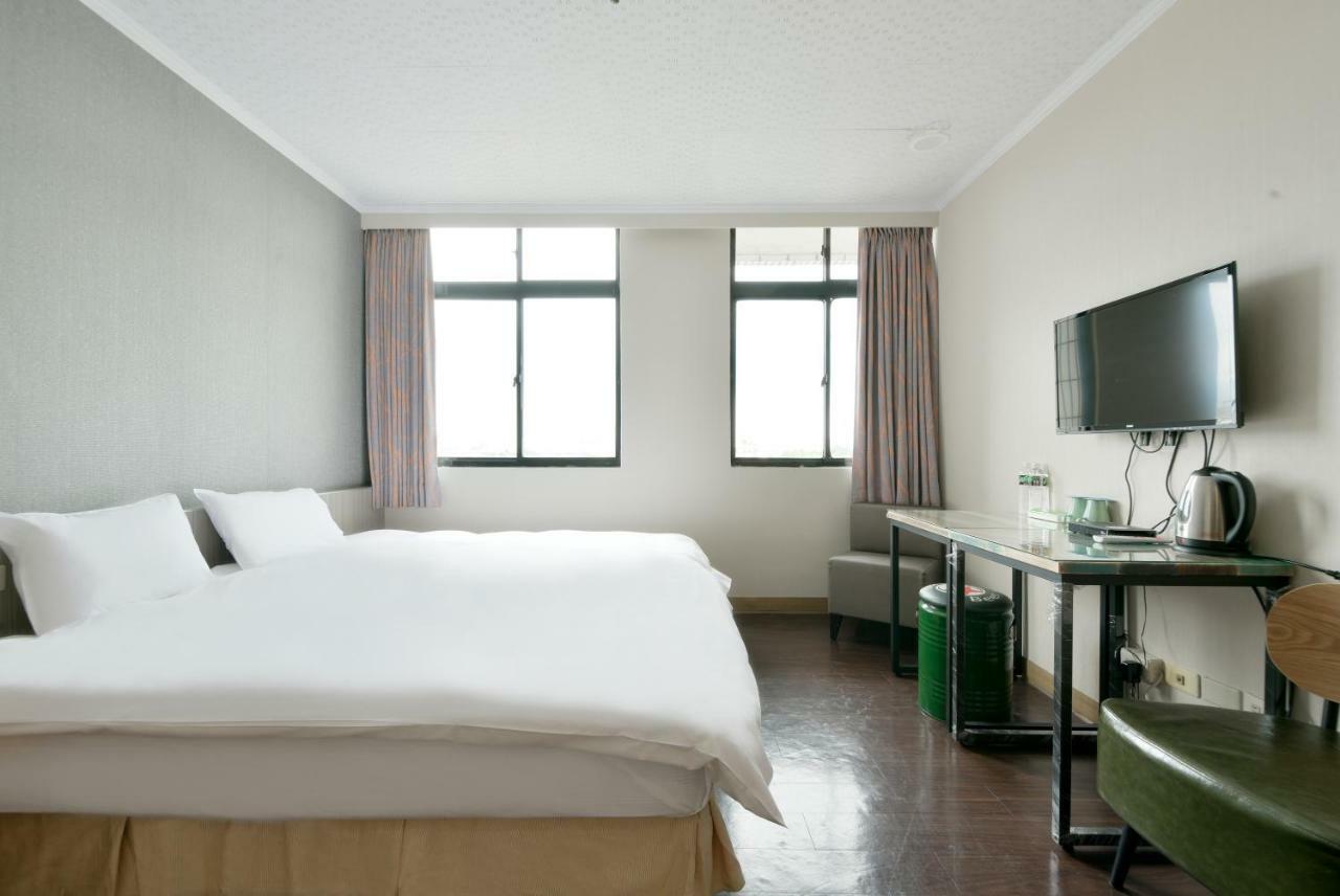 Back Home Hotel Chiayi Buitenkant foto