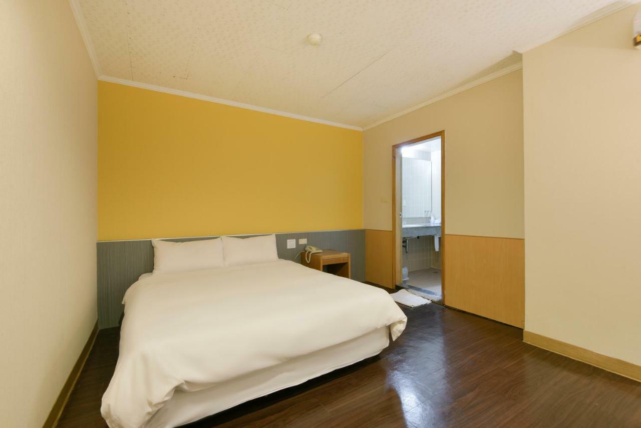 Back Home Hotel Chiayi Buitenkant foto