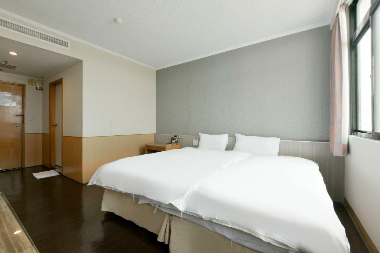 Back Home Hotel Chiayi Buitenkant foto